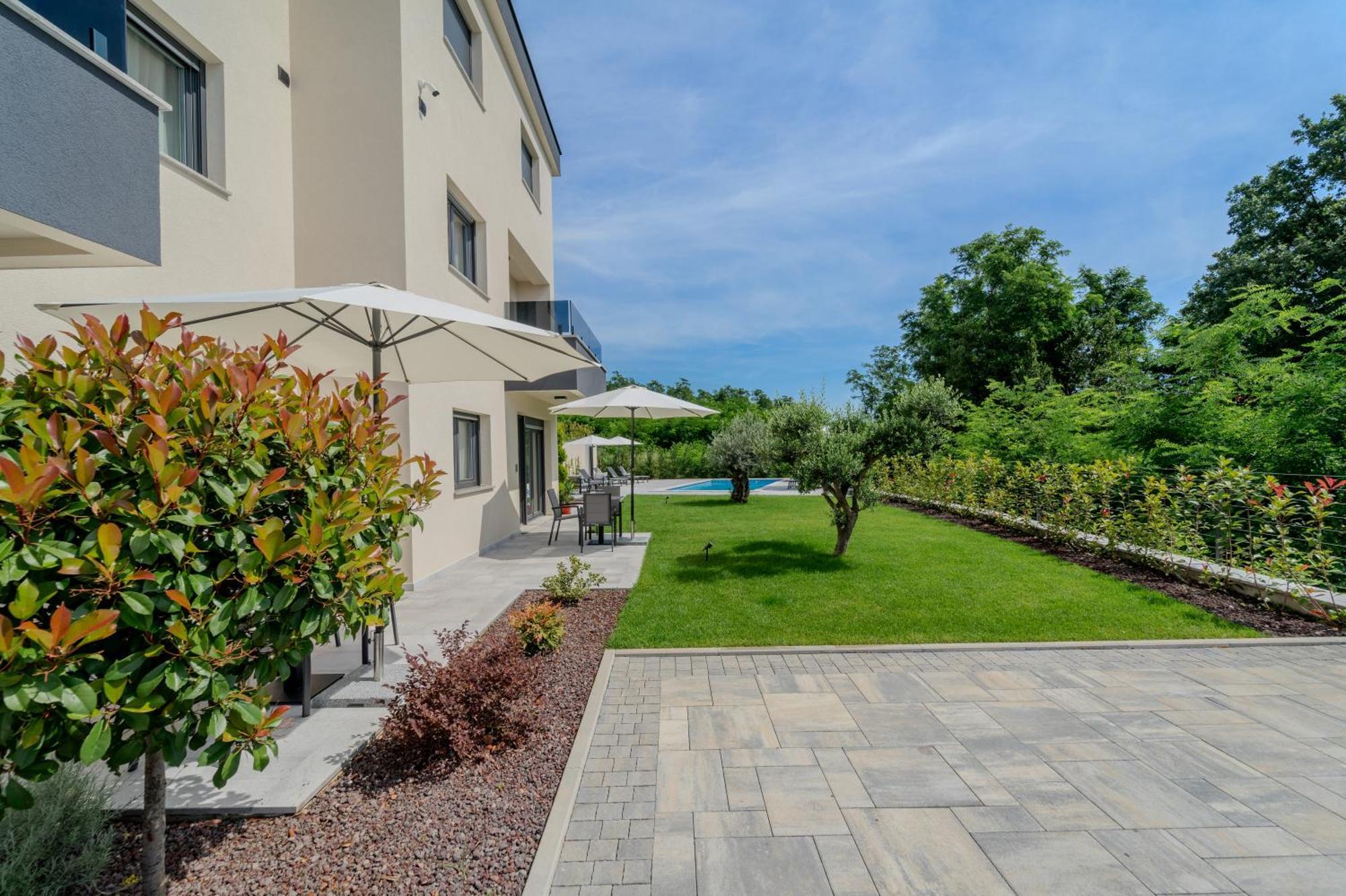 Laurier Apartma *