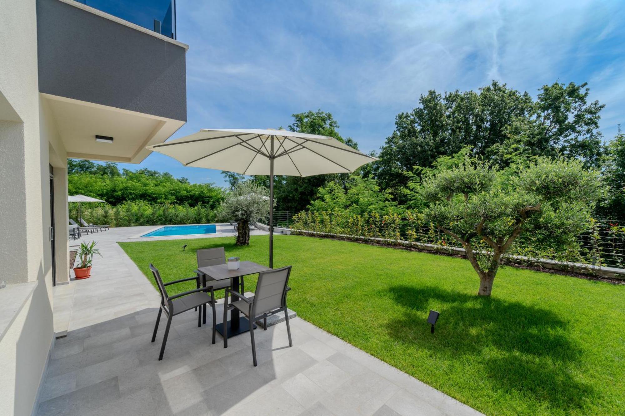Laurier Apartma