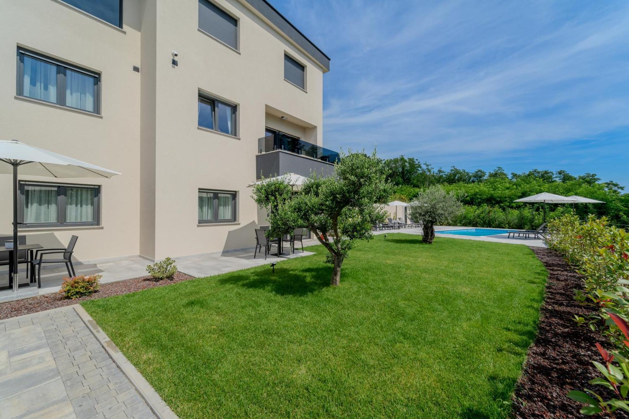Laurier Apartma