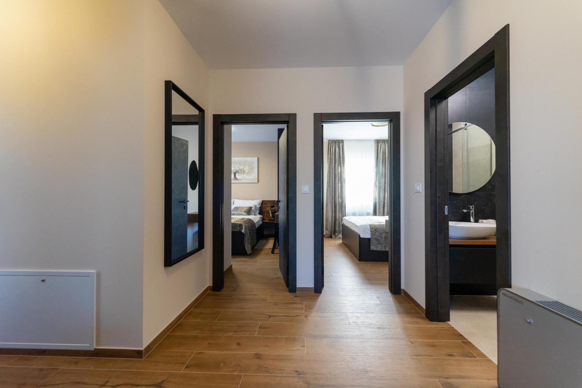 Laurier Apartma *