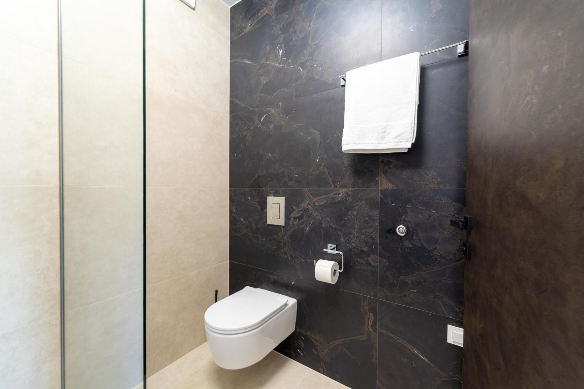 Laurier Apartma