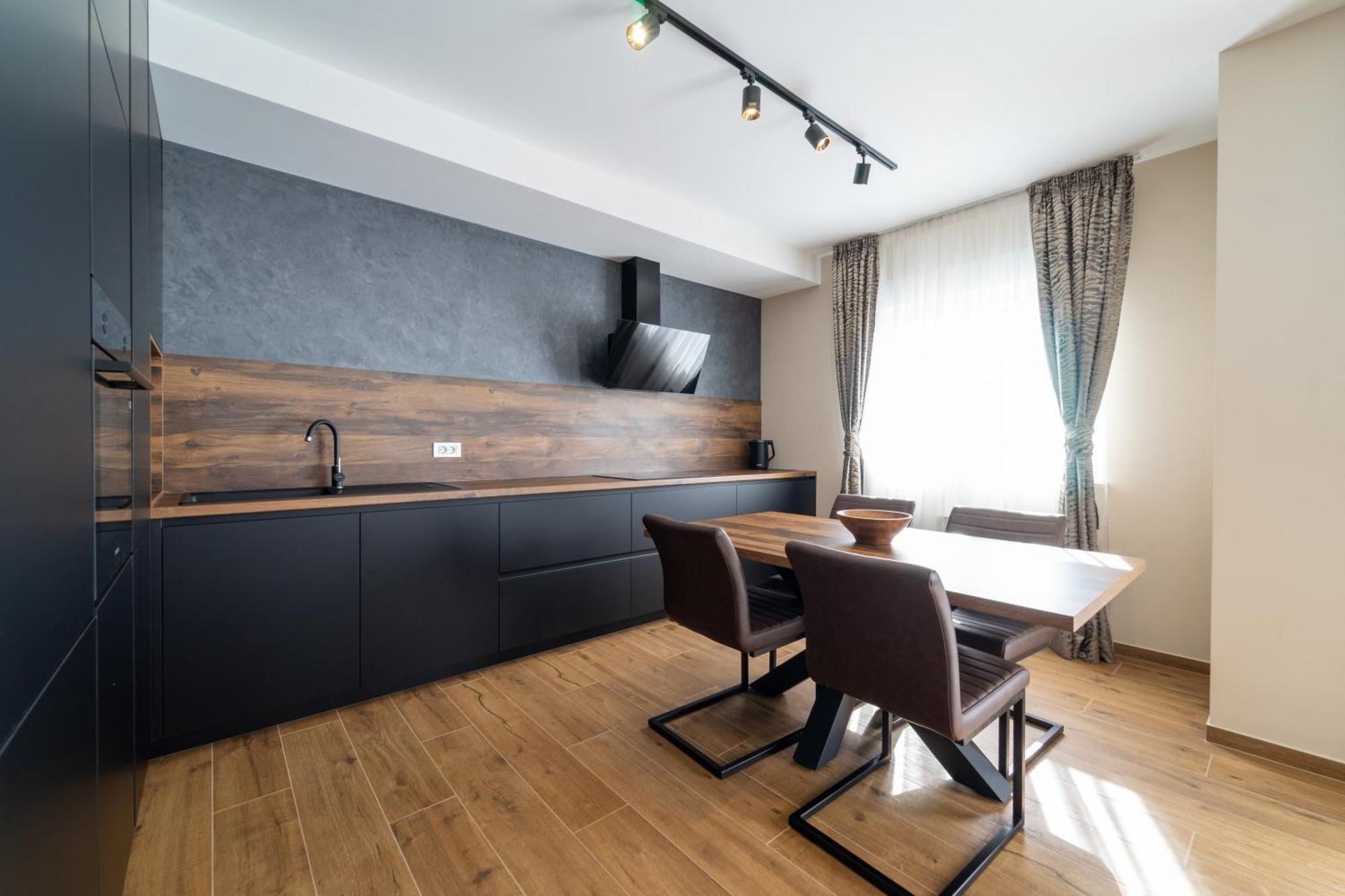 Laurier Apartma *
