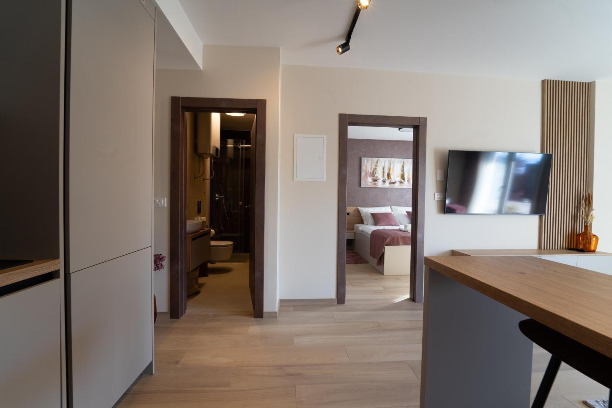 Laurier Apartma *