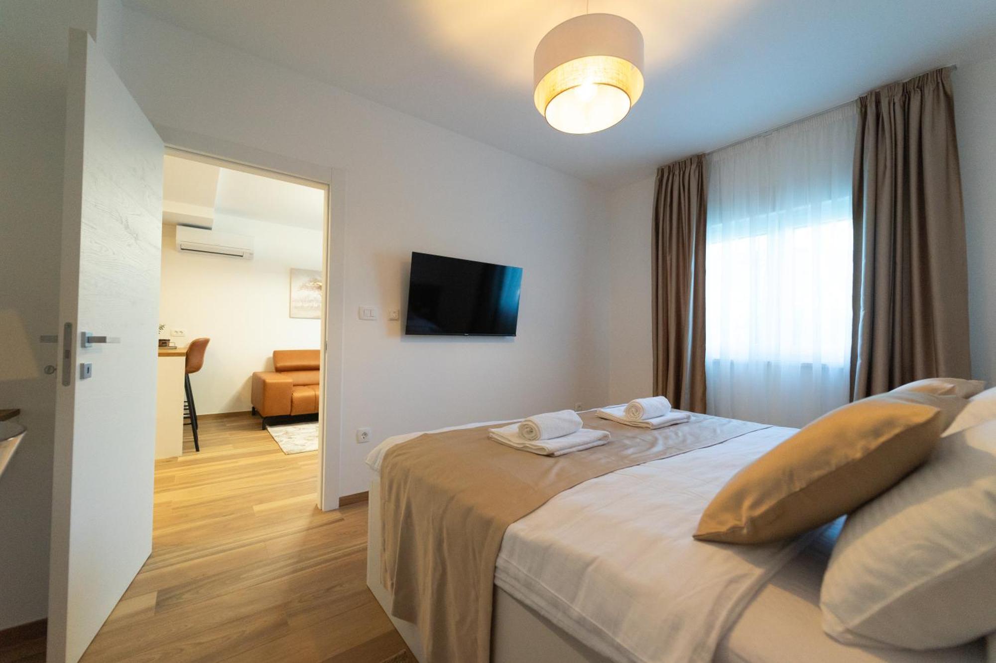 Laurier Apartma *