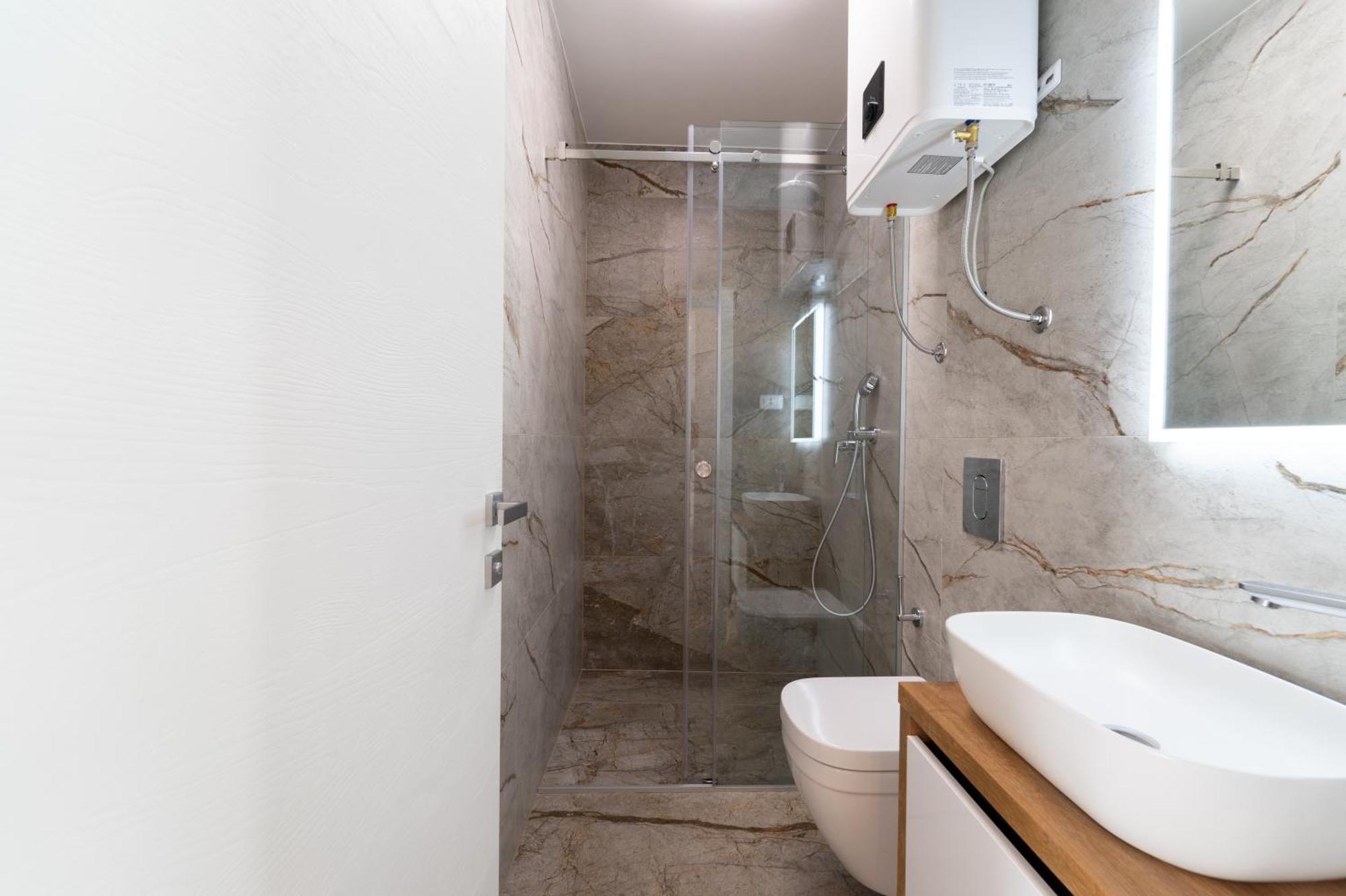 Laurier Apartma *